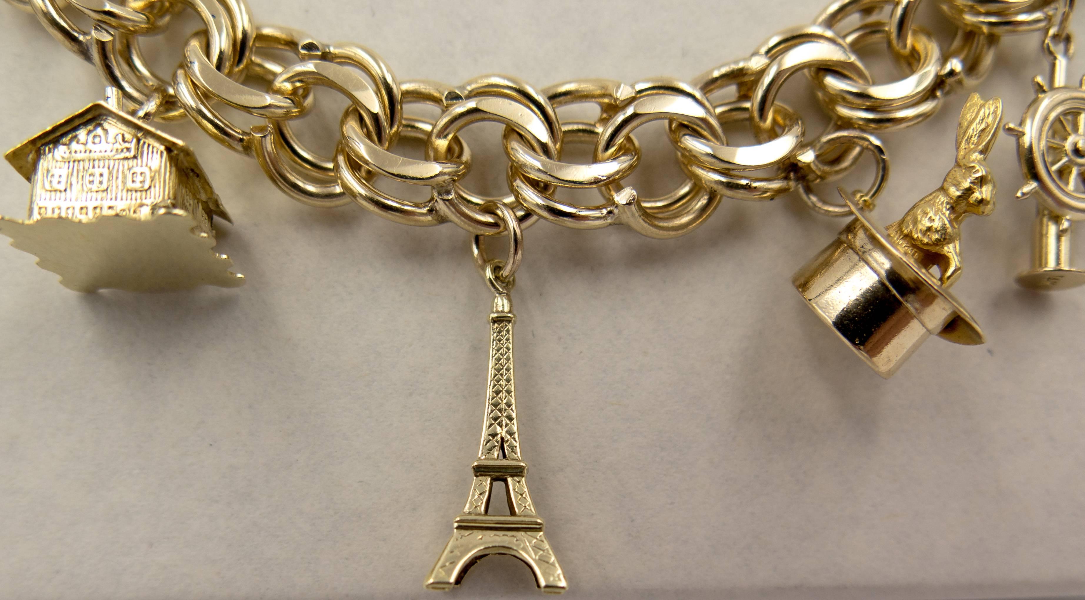 Delightful Travel Story Gold Charm Bracelet In Excellent Condition In New York, NY