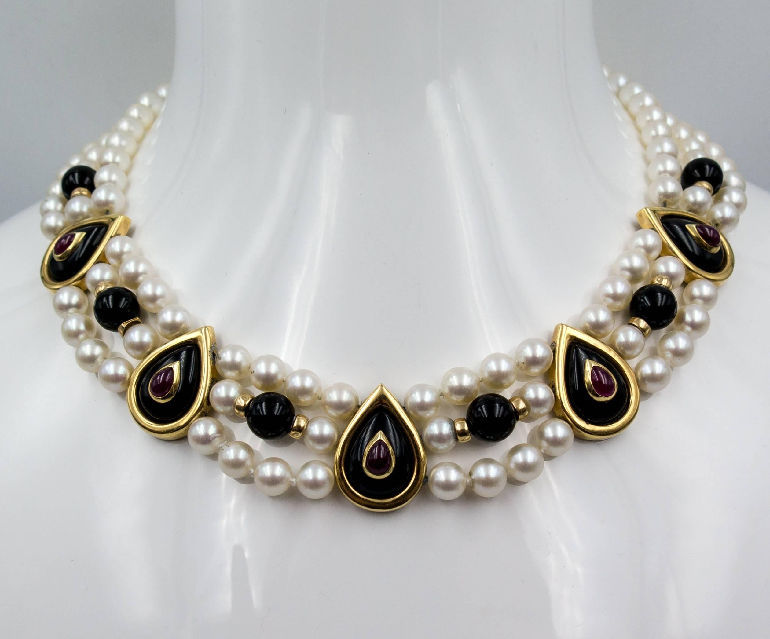  A beautiful and wearable necklace that sits comfortably and neatly at the base of the throat to frame the face as it's worn.   Three rows of white and lustrous 7- 7 1/2 millimeter cultured pearls are evenly interspersed with large teardrop shaped