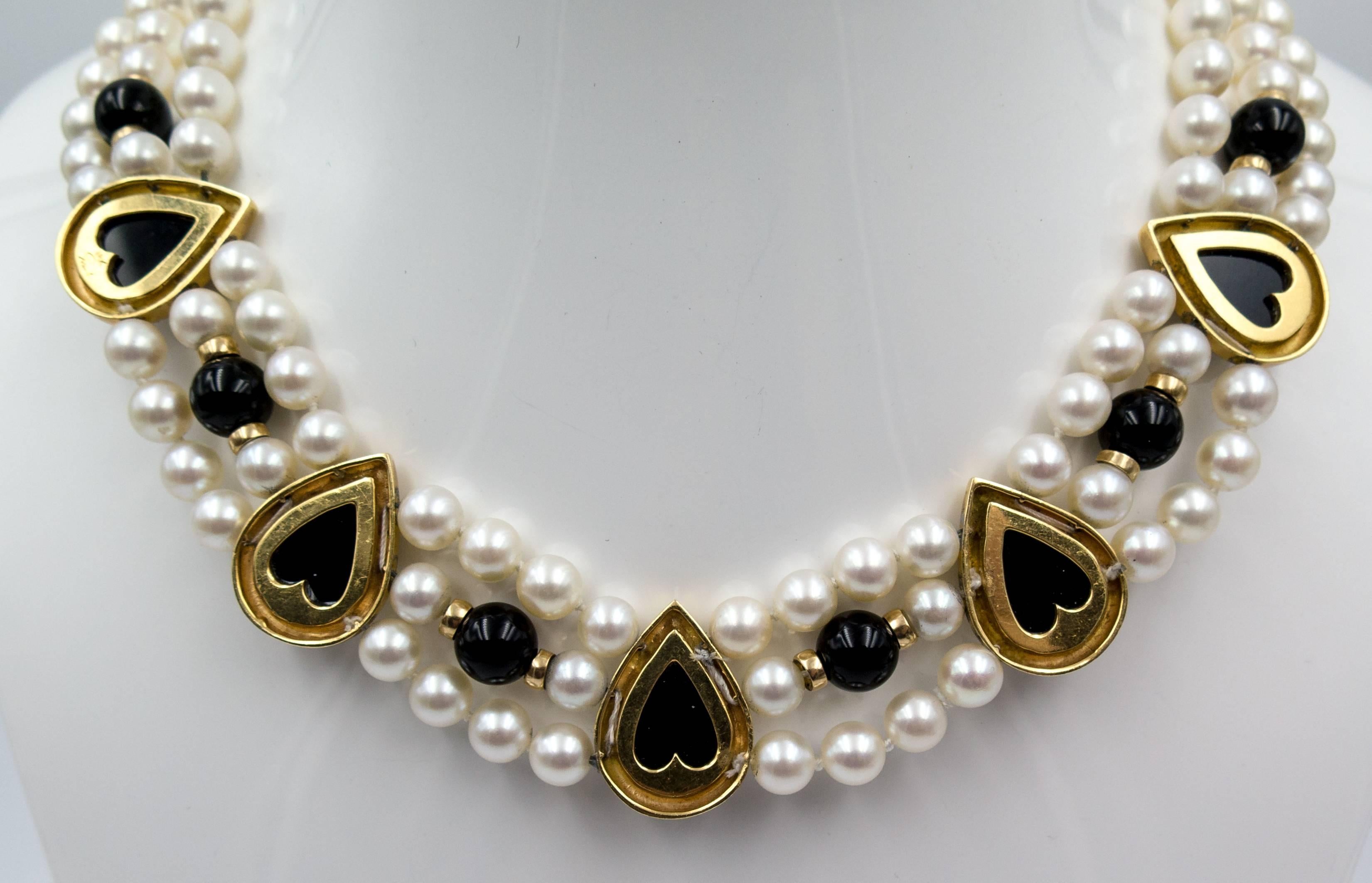 Dreireihige Rubin-Onyx-Perlen-Deko-Halskette aus Gold im Zustand „Hervorragend“ im Angebot in New York, NY