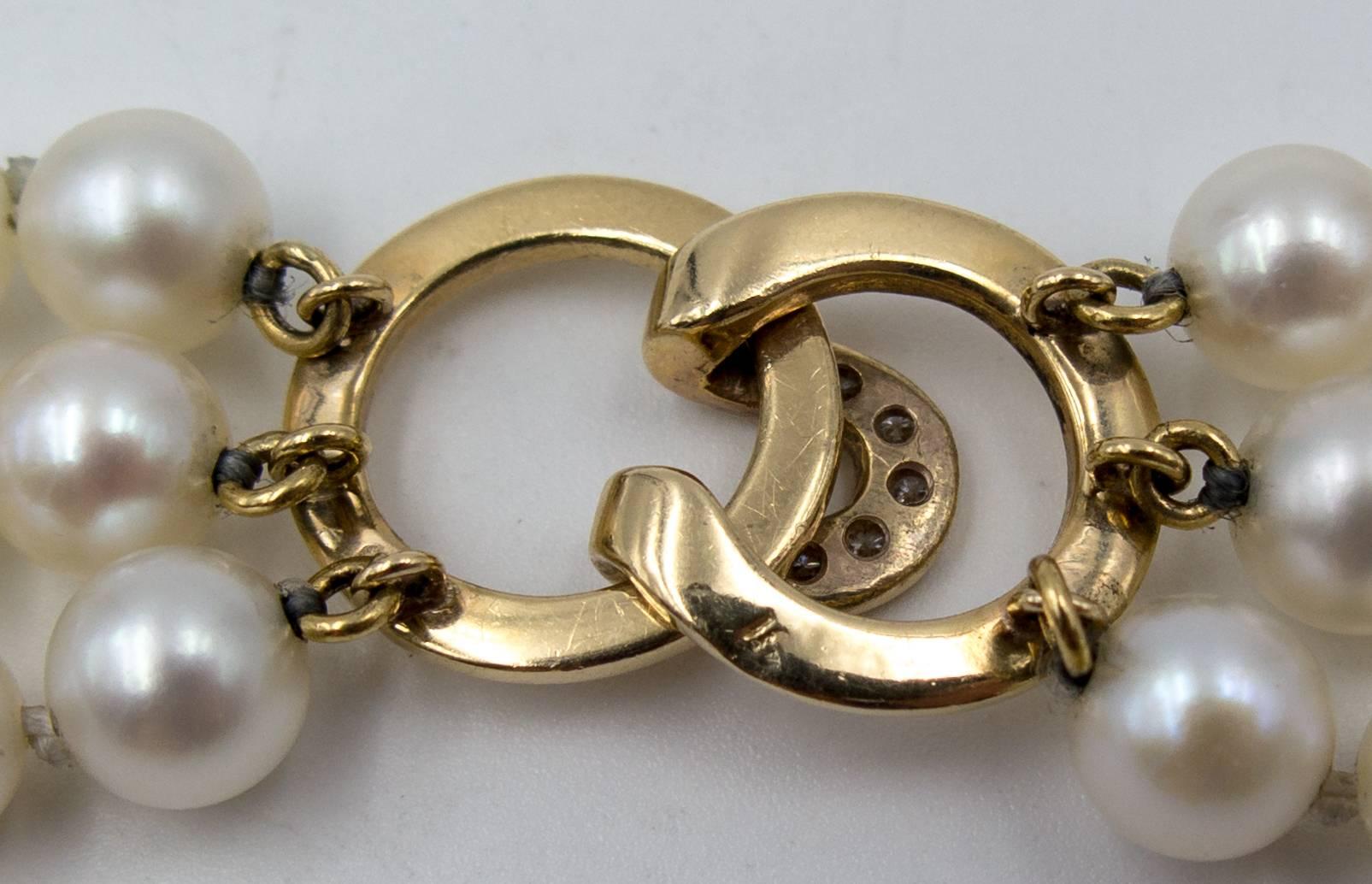 Dreireihige Rubin-Onyx-Perlen-Deko-Halskette aus Gold im Angebot 2