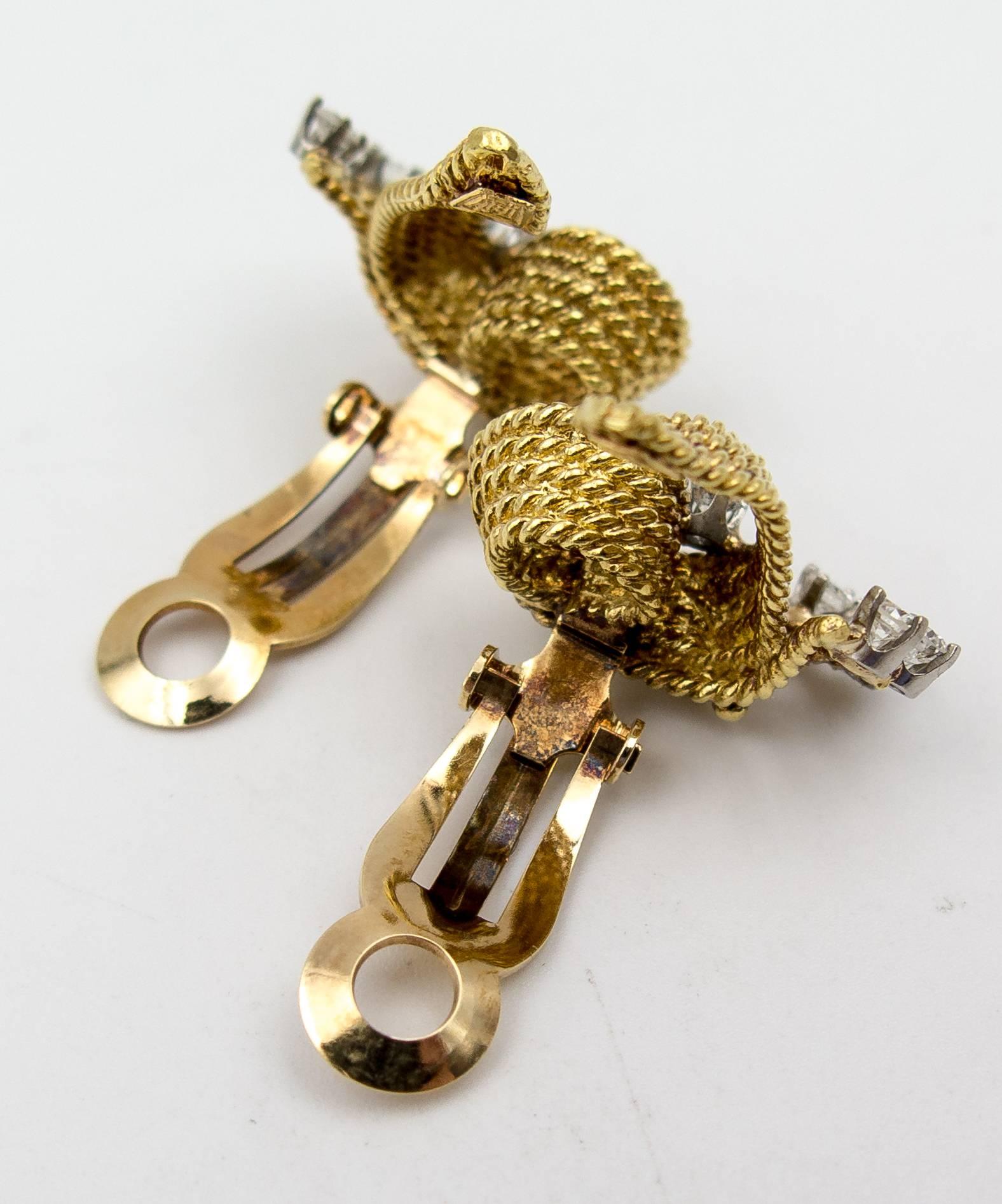 Gold Diamond Curlicue Earclips In Good Condition In New York, NY