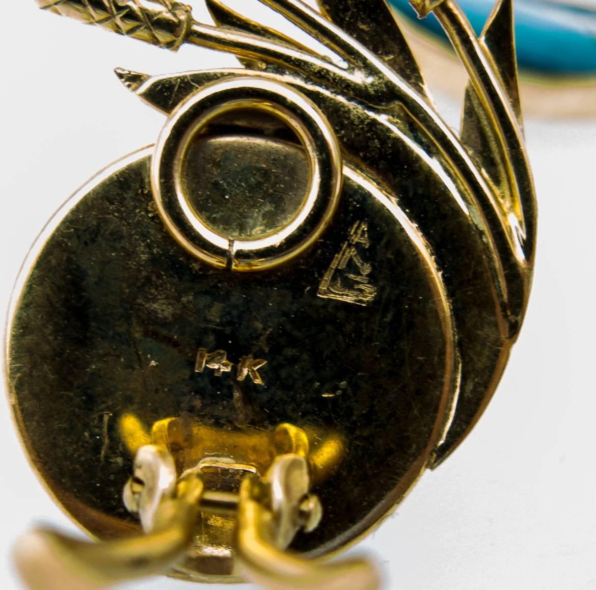 Precioso conjunto de joyas de caza formado por pendientes de cristal invertido (también conocido como cristal de Essex) de patos voladores, en suite con un broche a juego con una versión más grande del pato volador, acentuado con colas de gato de
