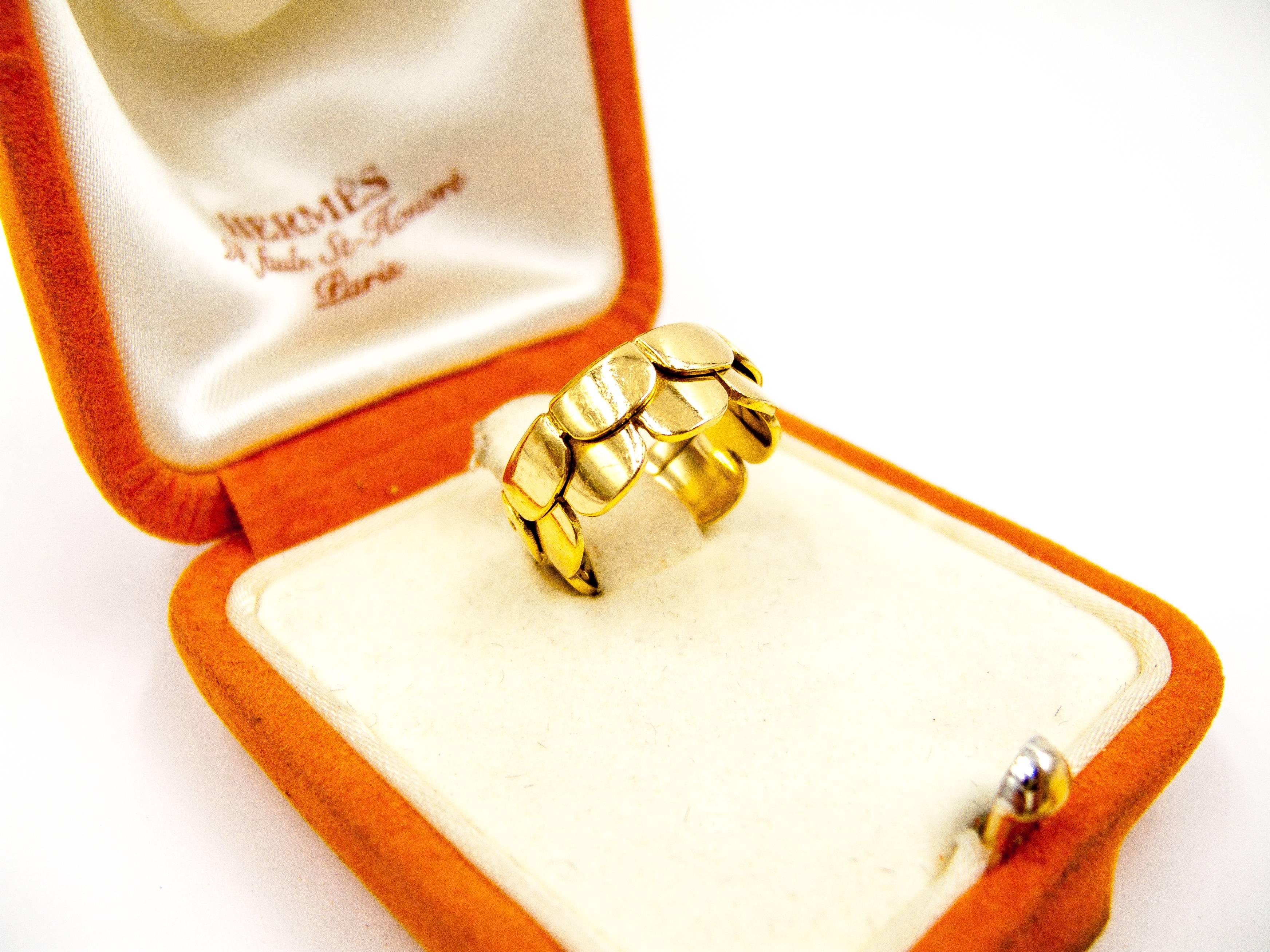 Women's Hermes Charming Gold Scallop Motif Band Ring