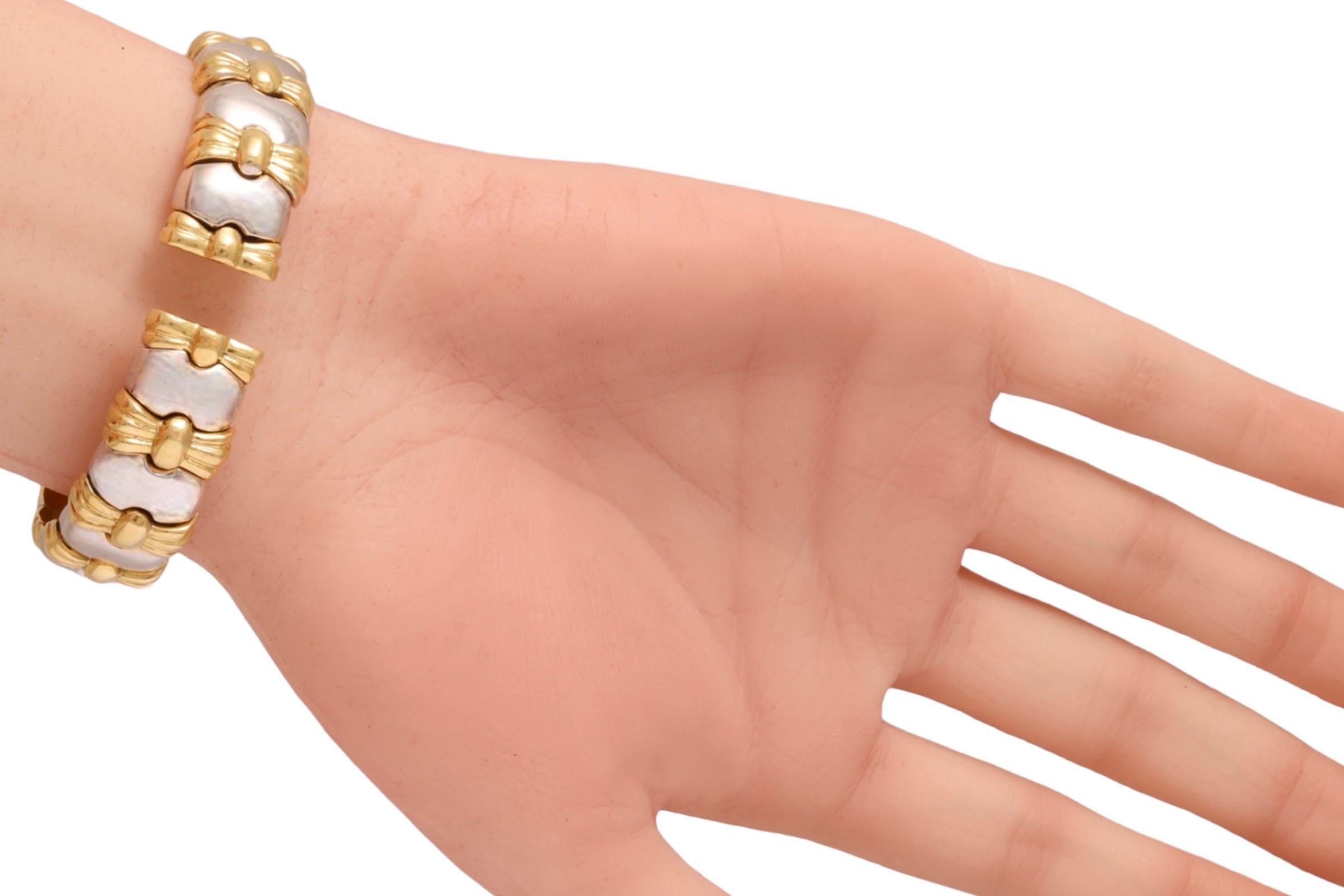 Bracelet jonc souple en or blanc et jaune 18 carats avec diamants et pierres précieuses en vente 7