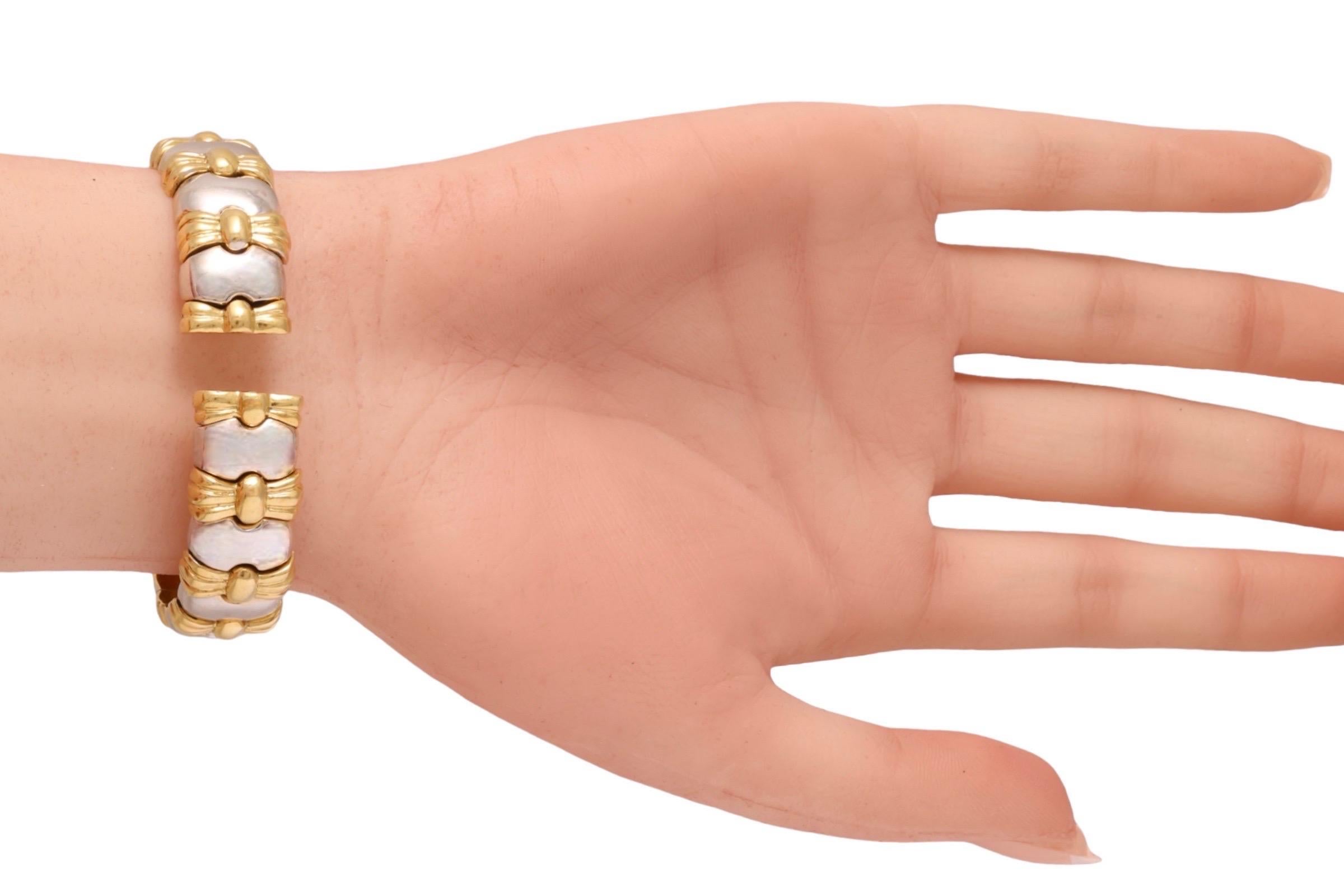 Bracelet jonc souple en or blanc et jaune 18 carats avec diamants et pierres précieuses en vente 8
