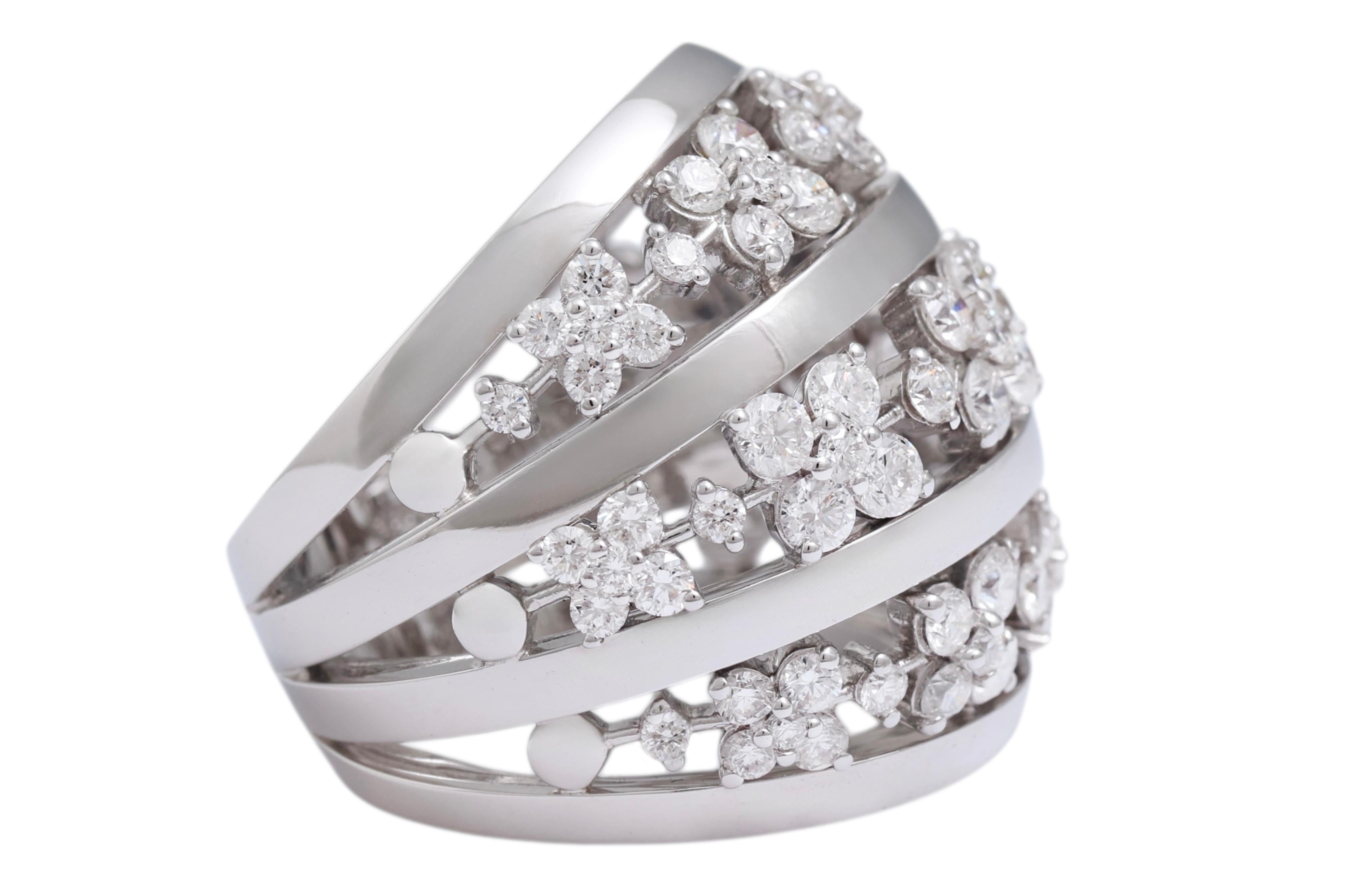 da uomo o donna Anello con fiore in oro bianco massiccio 18 Kt con 3,58 carati di diamanti in vendita