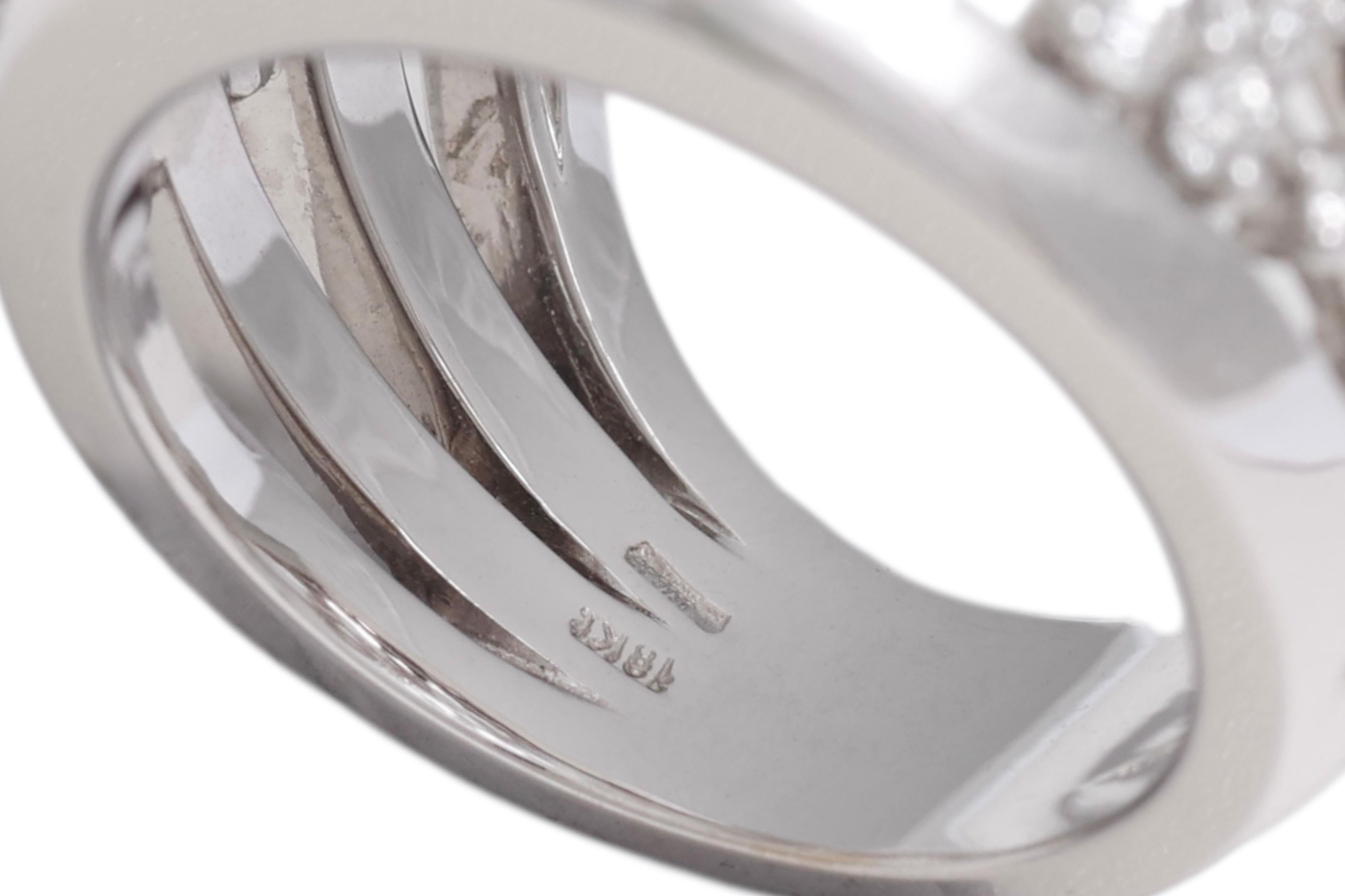 Anello con fiore in oro bianco massiccio 18 Kt con 3,58 carati di diamanti in vendita 3