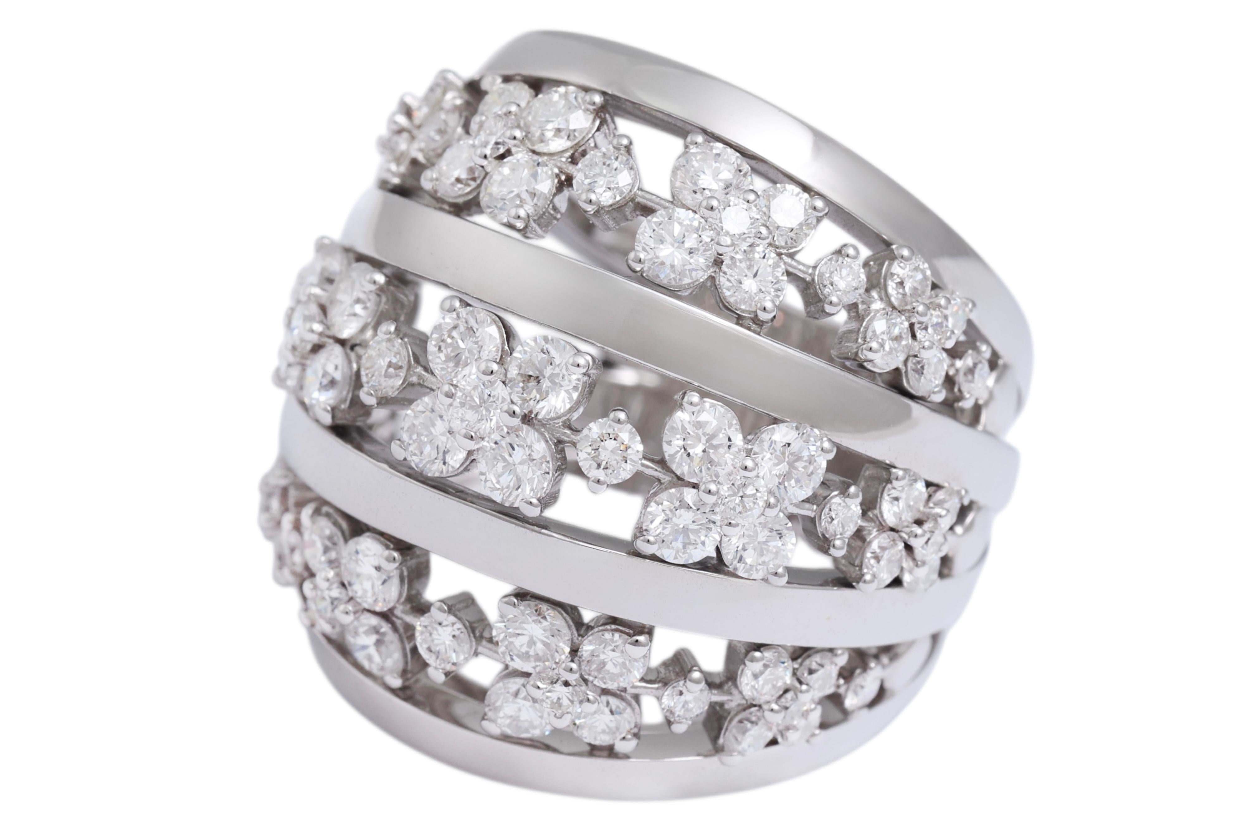 18 KT SOLIDO  ANELLO IN ORO BIANCO CON DIAMANTI DI PRIMA QUALITÀ

MATERIALE: oro bianco 18 kt

DIAMANTI: Diamanti naturali estratti dalla terra con taglio a brillante 3,58 ct E/F - VVS/VS

PESO: 26,60 gr