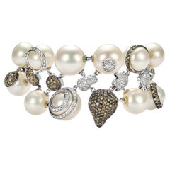 Bracelet en or blanc 18 carats avec perles et diamants blancs et cognac de 12,6 carats assortis