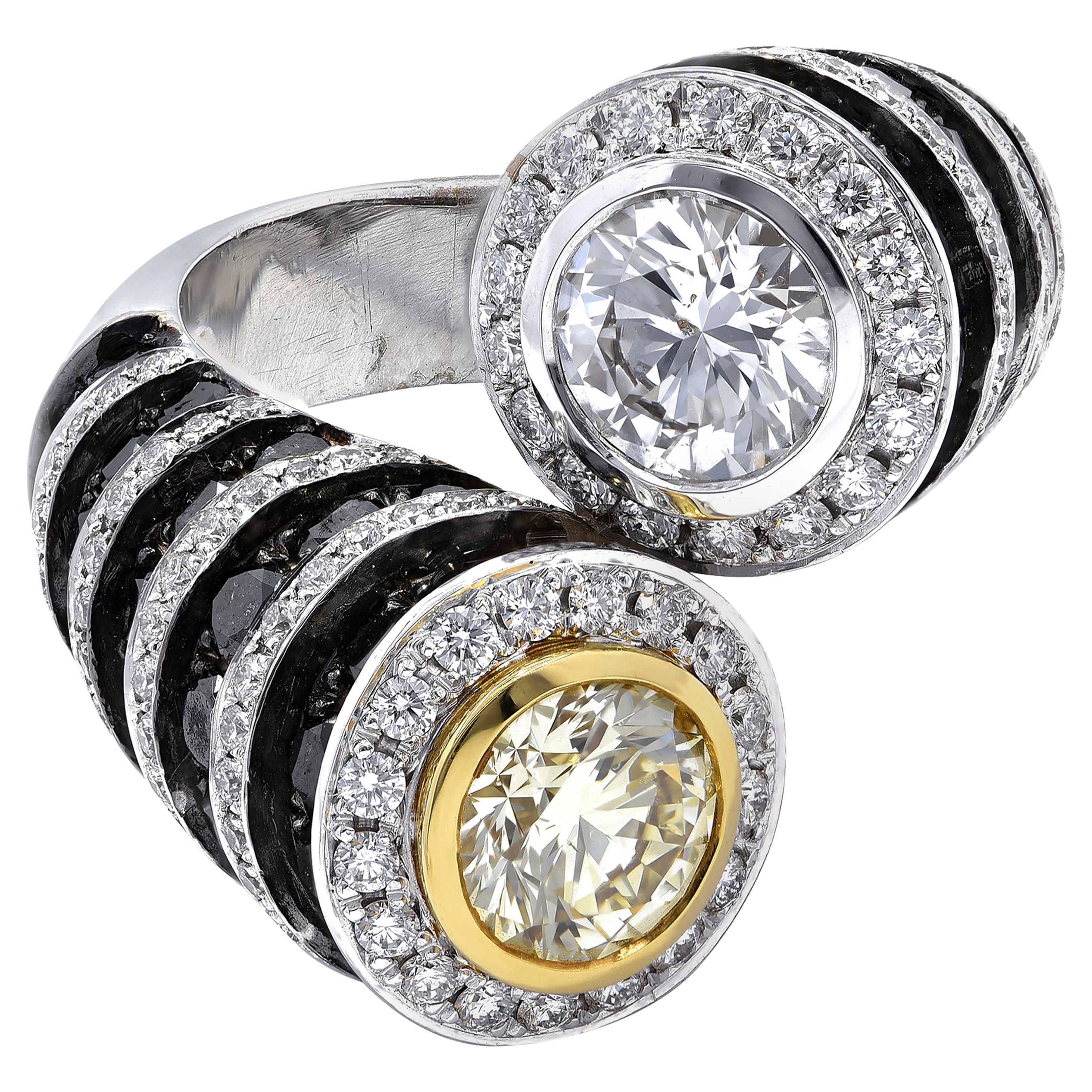 18kt White Gold Toi & Moi Diamond Ring 1.14ct and 1.28ct

Ring in white gold with 2 solitaire diamonds.

Diamonds: 1.14 ct Fsi SI2 F - 1.28 ct Fancy Light Yellow lY-VS2 + 6.84cT 222° (4.44+2.4)

Material: 18kt white gold

Total weight: 5.30 gram