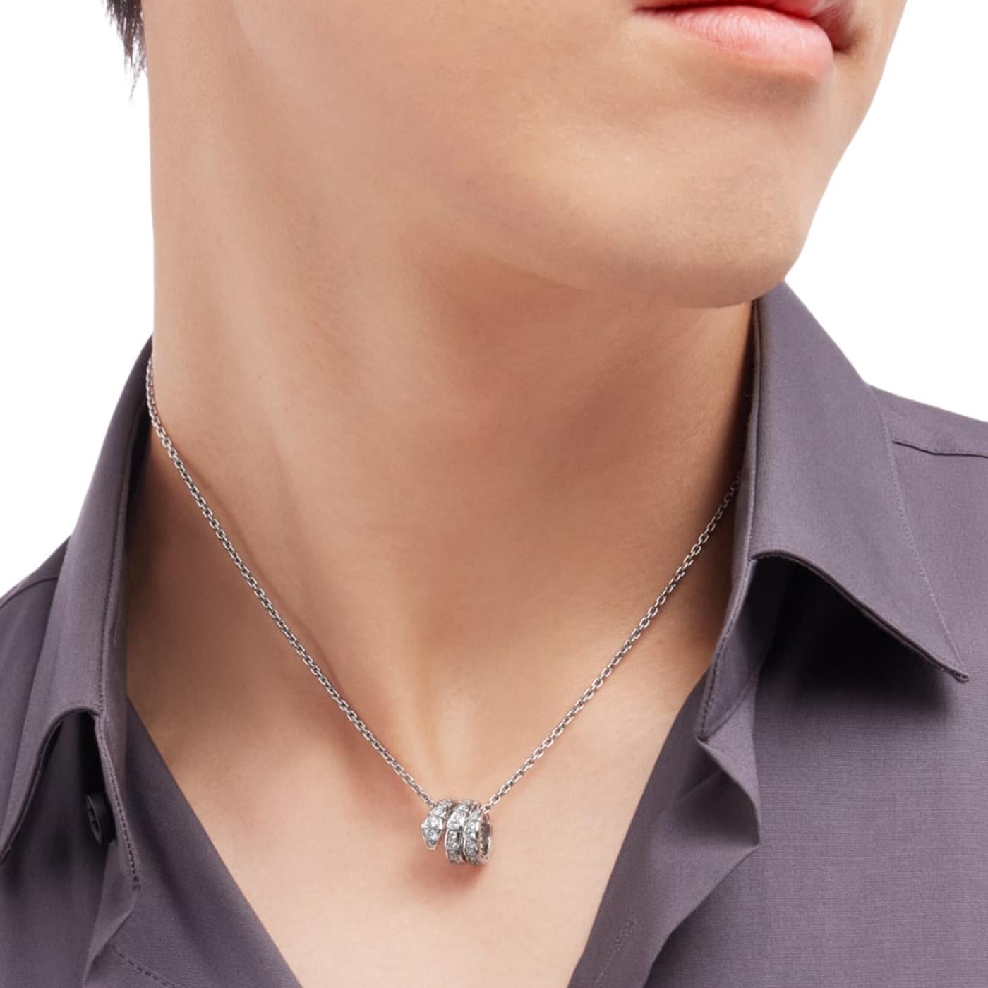 Bulgari Serpenti Viper Collana in oro bianco 18K 0,63ct Full Pave Diamond Pendant in vendita 3