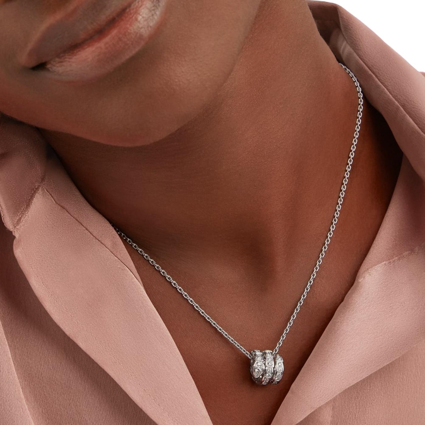 Bulgari Serpenti Viper Collana in oro bianco 18K 0,63ct Full Pave Diamond Pendant in vendita 4