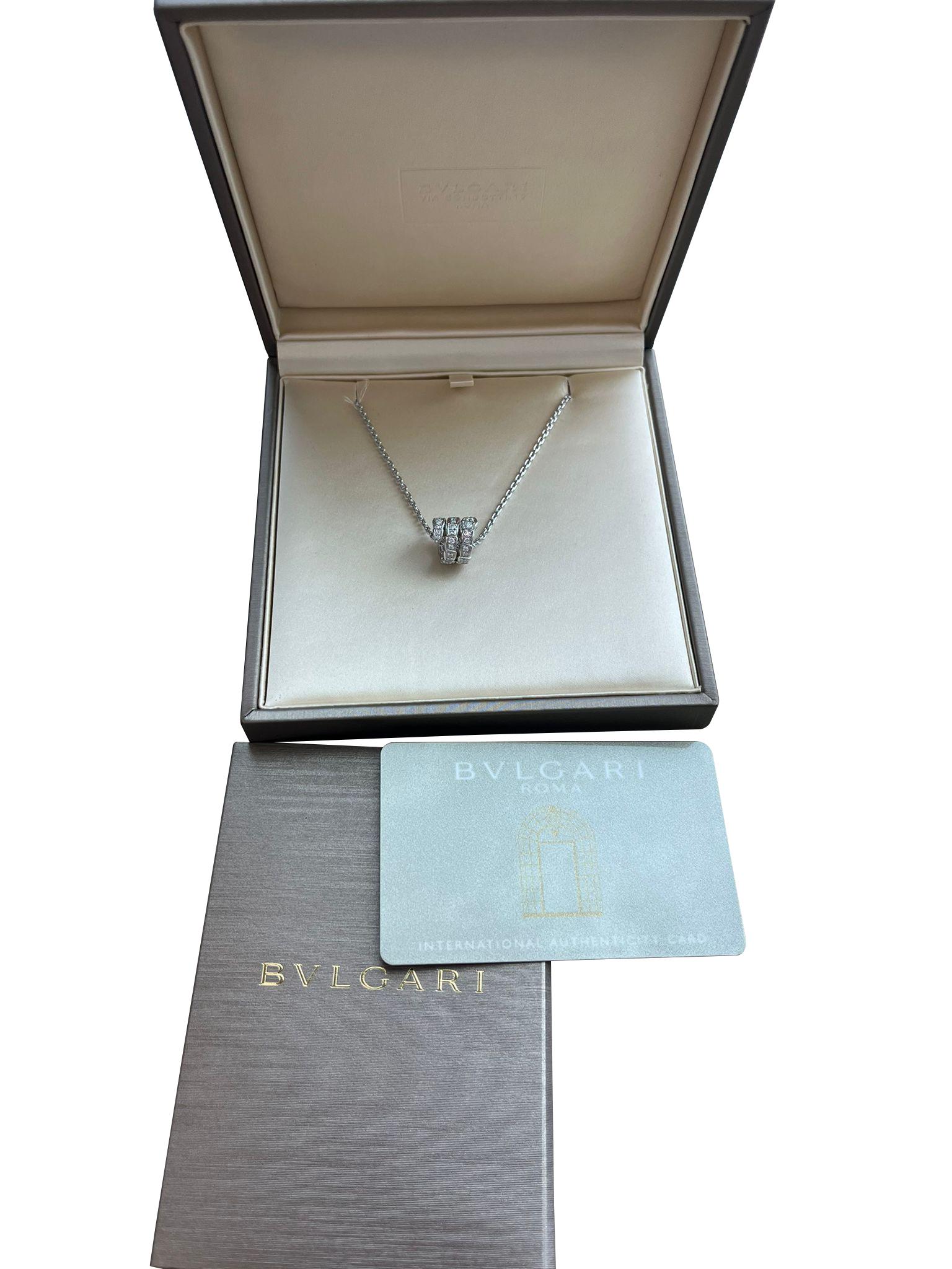 Taglio rotondo Bulgari Serpenti Viper Collana in oro bianco 18K 0,63ct Full Pave Diamond Pendant in vendita