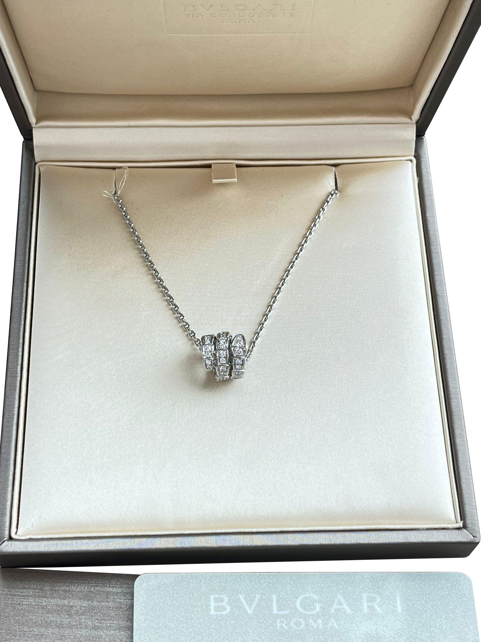 Bulgari Serpenti Viper Collana in oro bianco 18K 0,63ct Full Pave Diamond Pendant In condizioni Nuovo in vendita a Aventura, FL