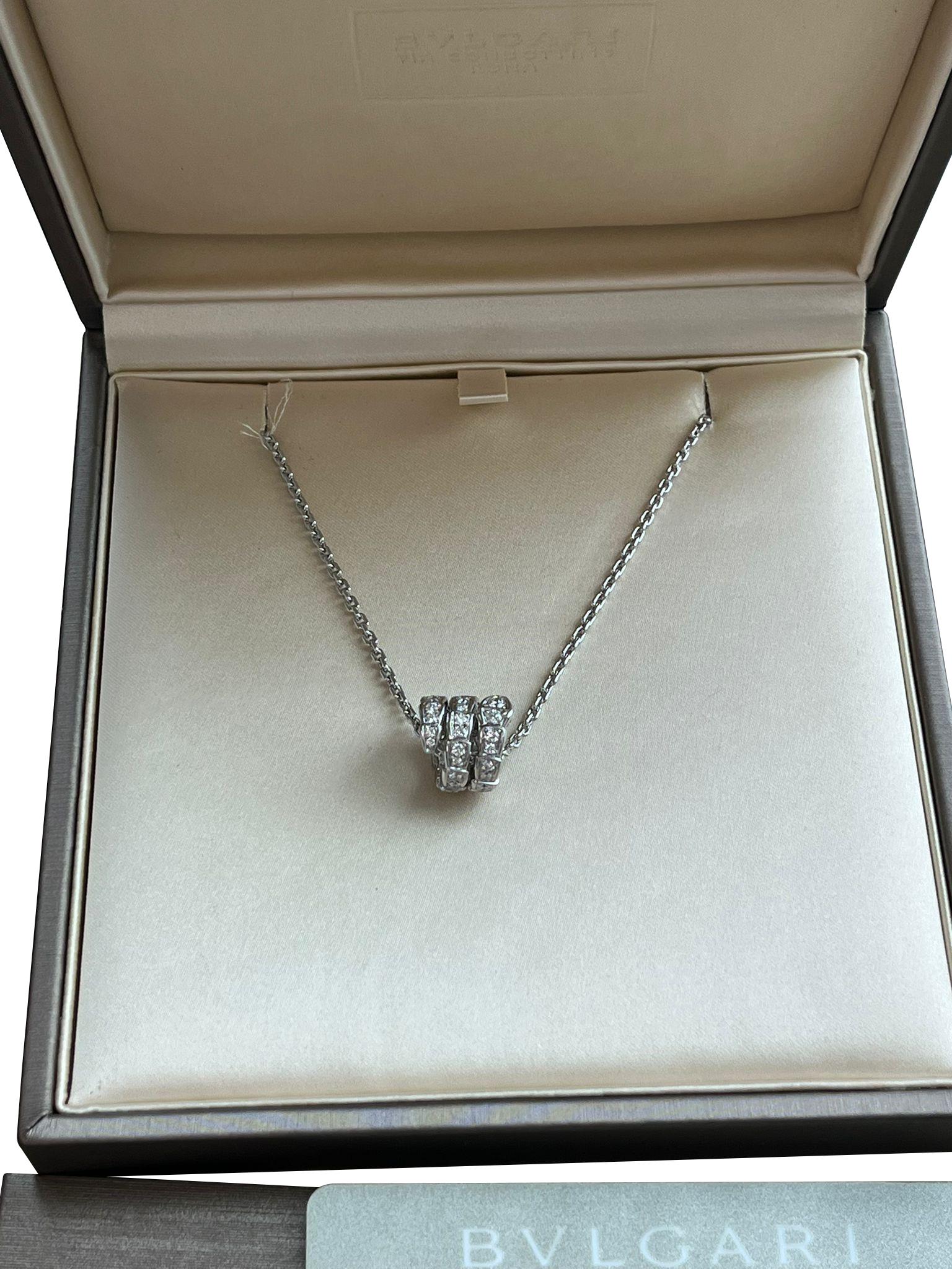 Donna Bulgari Serpenti Viper Collana in oro bianco 18K 0,63ct Full Pave Diamond Pendant in vendita