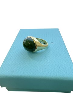 Tiffany & Co. Elsa Peretti Ring mit grünem Nephrit-Jade-Cabochon aus 18-karätigem Gelbgold