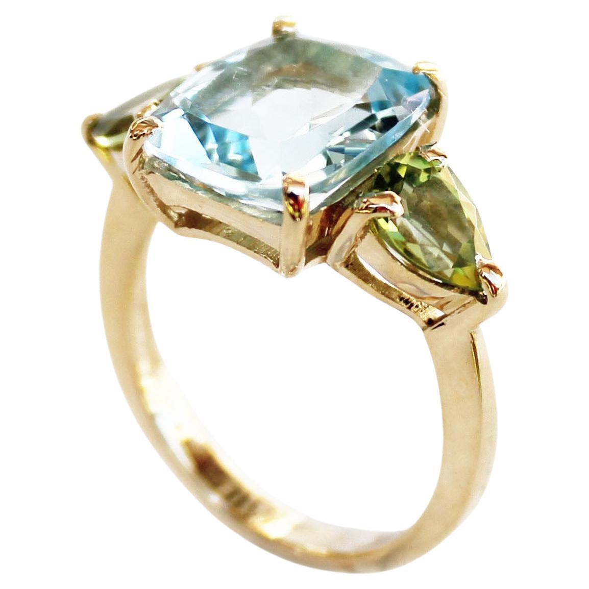 18kt Yellow Gold wiht Peridot and Blue Topaz Timeless Modern Classic Ring