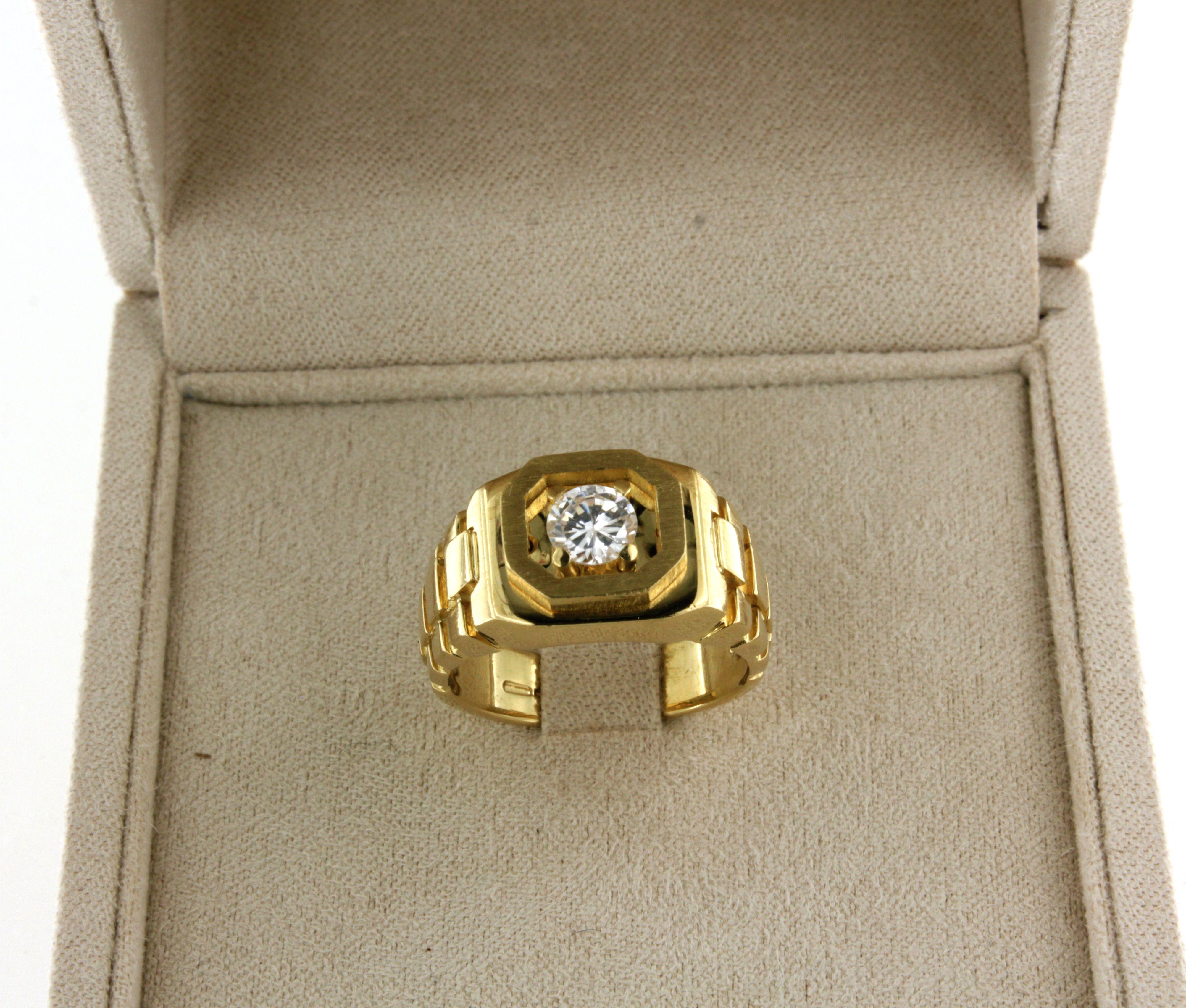Taille brillant Bague en or jaune 18Kt Fashion Elegant Cocktail Timeless Special Ring en vente