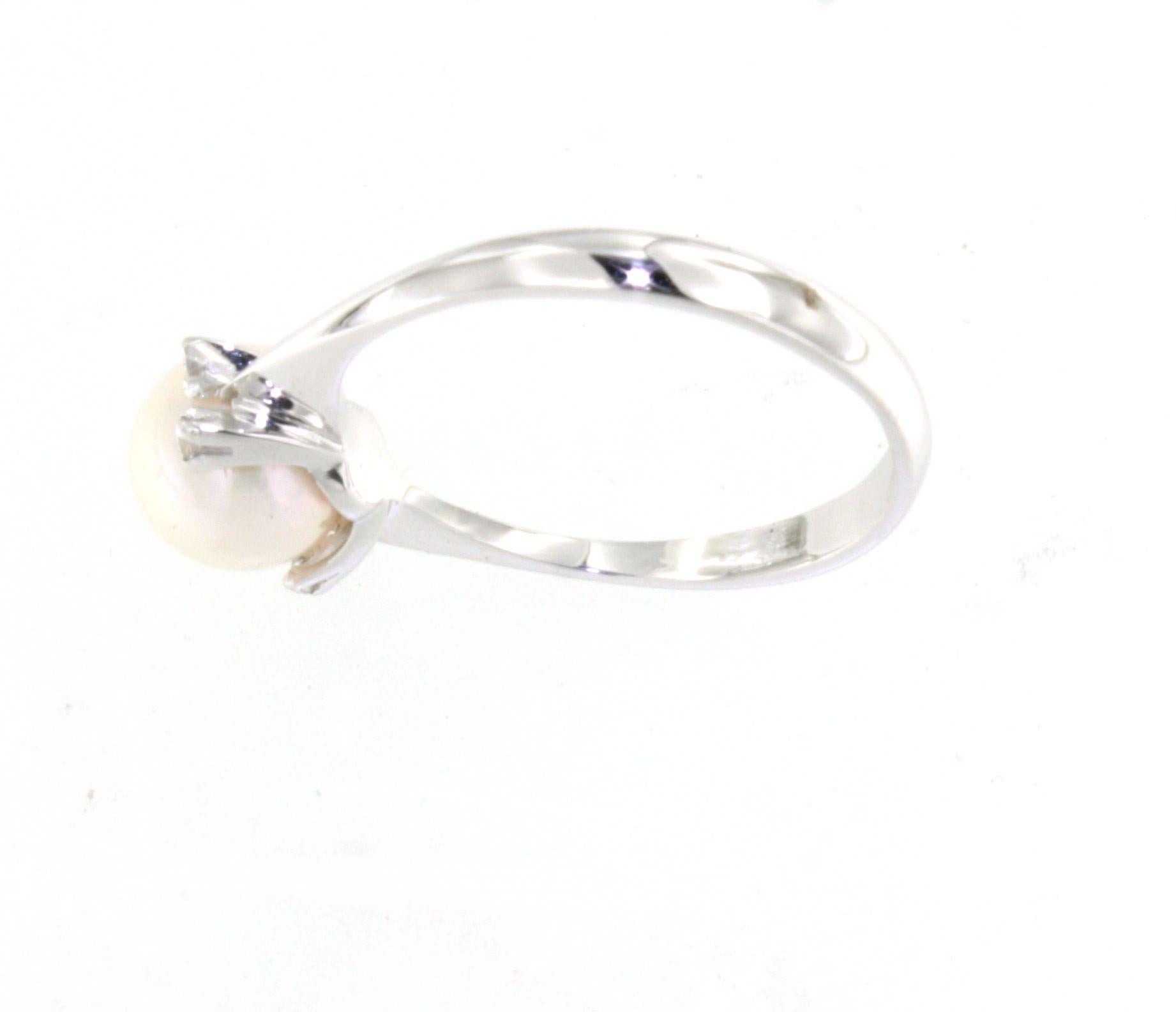 Femenino o masculino Anillo Clásico Intemporal de Cóctel en Oro Blanco de 18 Kt con Diamantes Blancos y Perla en venta