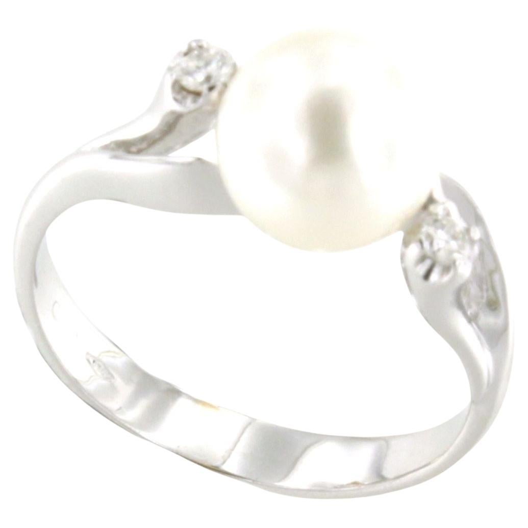 Anello classico senza tempo in oro bianco 18 Kt con diamanti bianchi e perle da cocktail in vendita