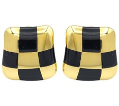 Orecchini vintage di Angela Cummings con intarsi smaltati a scacchiera in oro giallo 18 carati