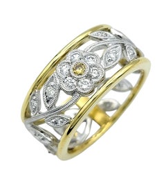 Cutout Flower Motif Milgrain Band Ring with Diamonds in Two Tone 18 Karat Gold