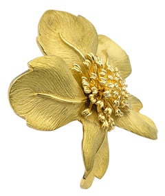 Vintage Tiffany & Co. Dogwood Flower Brooch in Textured 18 Karat Yellow Gold