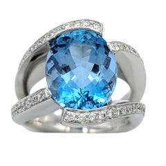 Bague Scott Gauthier en or blanc 14 carats, sertie d'une aigue-marine de taille ovale et de diamants en pavé