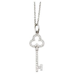 Tiffany & Co. Collar Colgante Llave Trébol con Diamantes en Oro Blanco de 18 Kilates