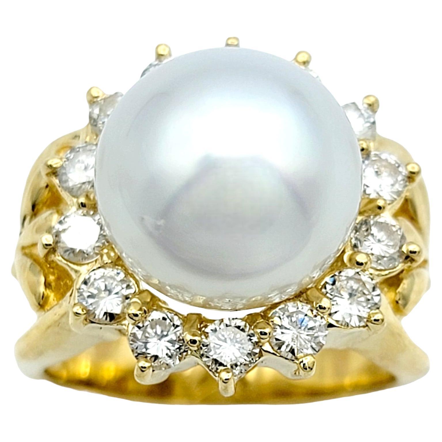 Cocktailring mit Zuchtperlen und Diamant-Halo aus 18 Karat Gelbgold