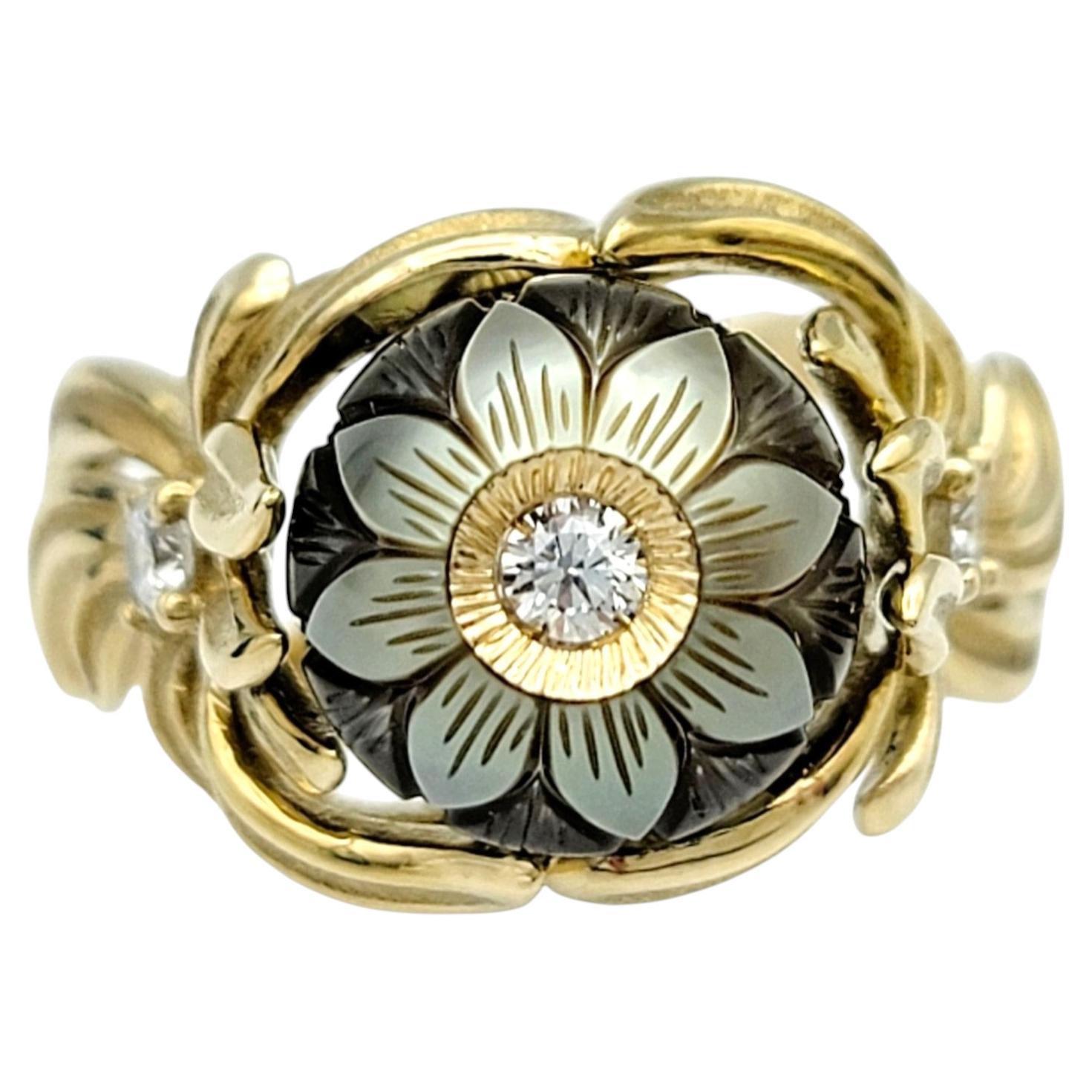 Galatea – Ring mit Diamanten und handgeschnitzten Zuchtperlen in auffälliger Blumenform, 14-karätiges Gold