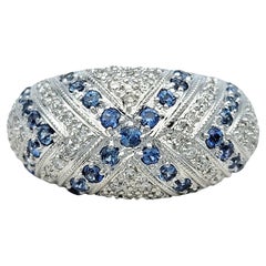 John C.C. Rinker Bague dôme pavée de diamants et de saphirs bleus en or blanc 14 carats