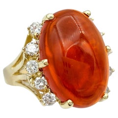 Bague en or jaune 14 carats avec opale de feu rouge cabochon ovale de 5,59 carats et diamants