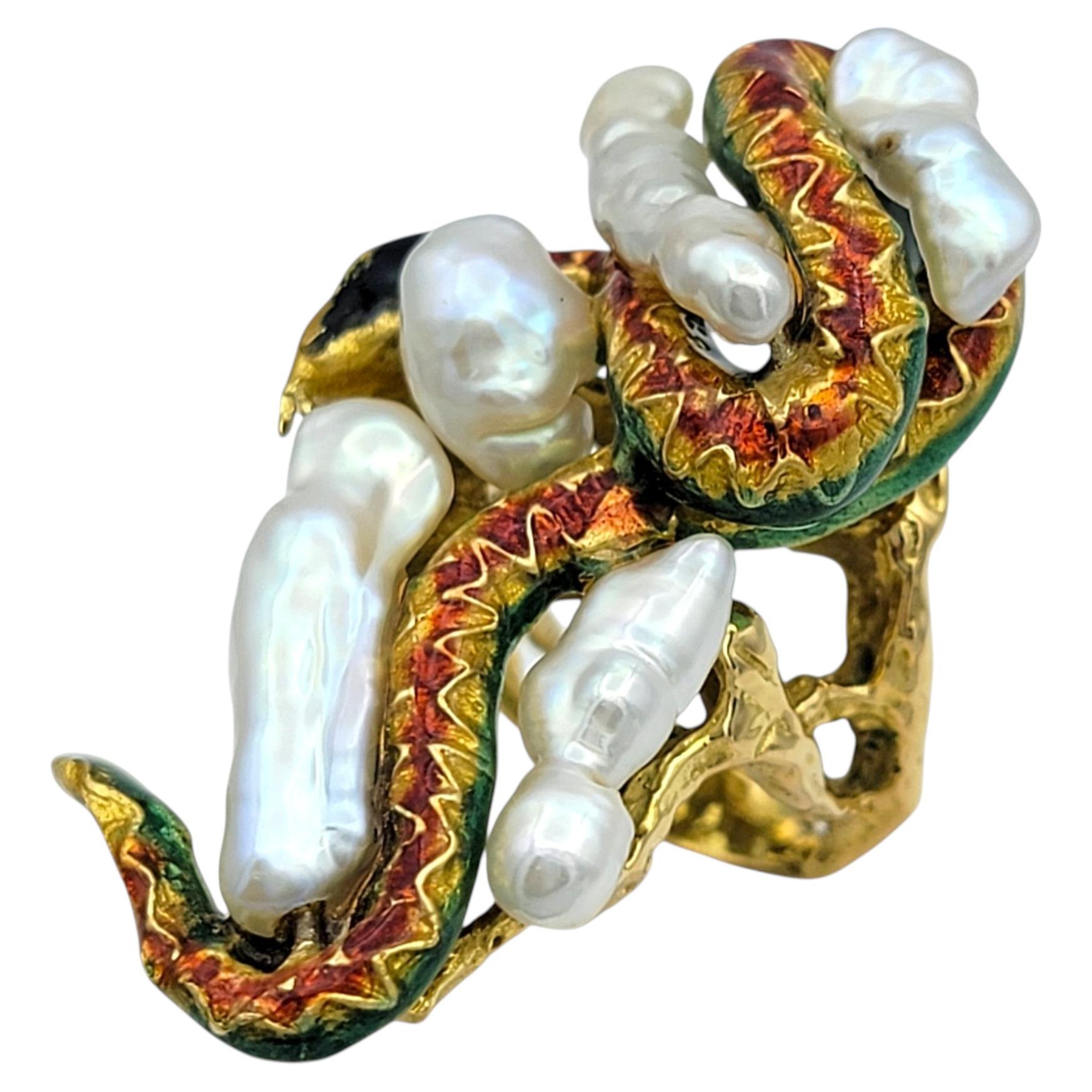 Skulpturaler Süßwasserperlen- und Emaille-Schlangen-Cocktailring aus 18 Karat Gold