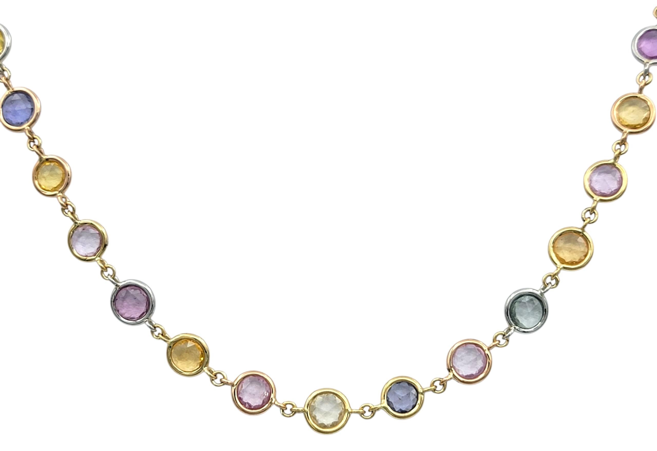 Ce collier est une joyeuse démonstration de couleur et de savoir-faire. Il met en valeur des saphirs naturels dans un gracieux spectre de rose, de jaune et de bleu. Chaque pierre est taillée en rose pour mettre en valeur son éclat naturel et est