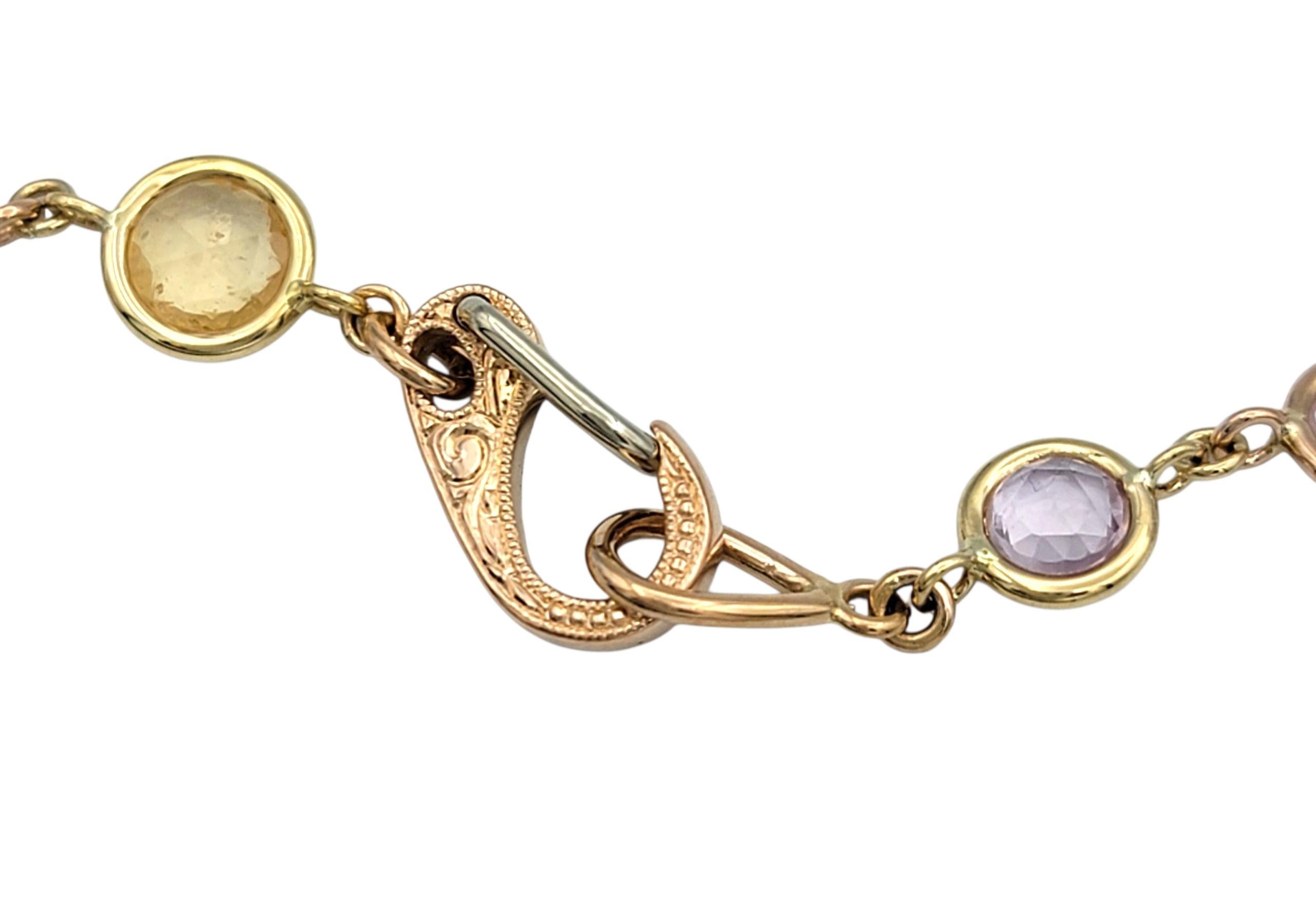 Collier à maillons en or tricolore 18 carats et saphir naturel multicolore taillé en rose en vente 1