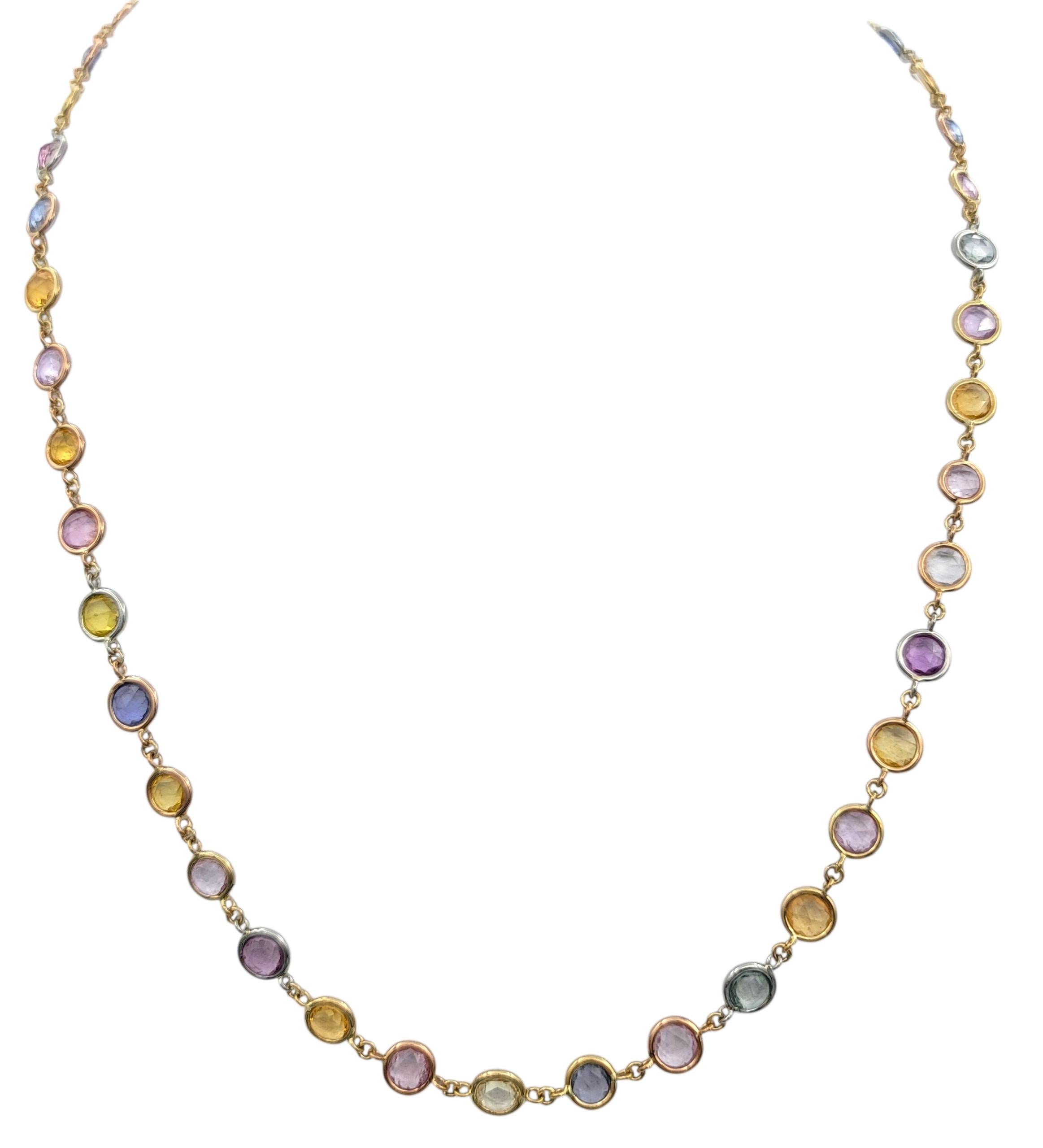 Contemporain Collier à maillons en or tricolore 18 carats et saphir naturel multicolore taillé en rose en vente