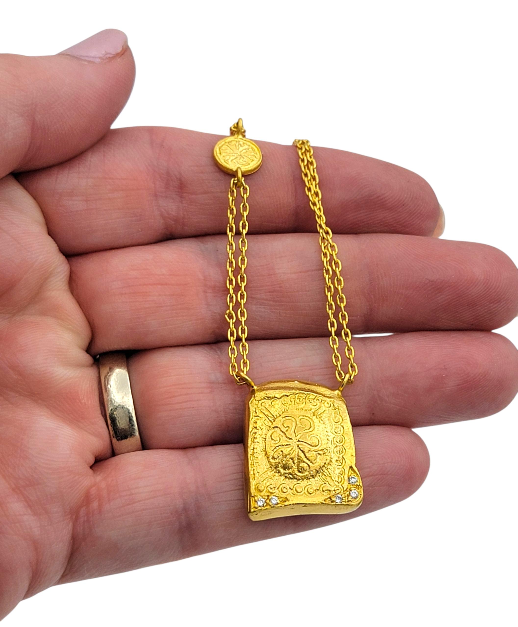 Collier double pendentif tablette avec diamants en or jaune 24 carats Pour femmes en vente