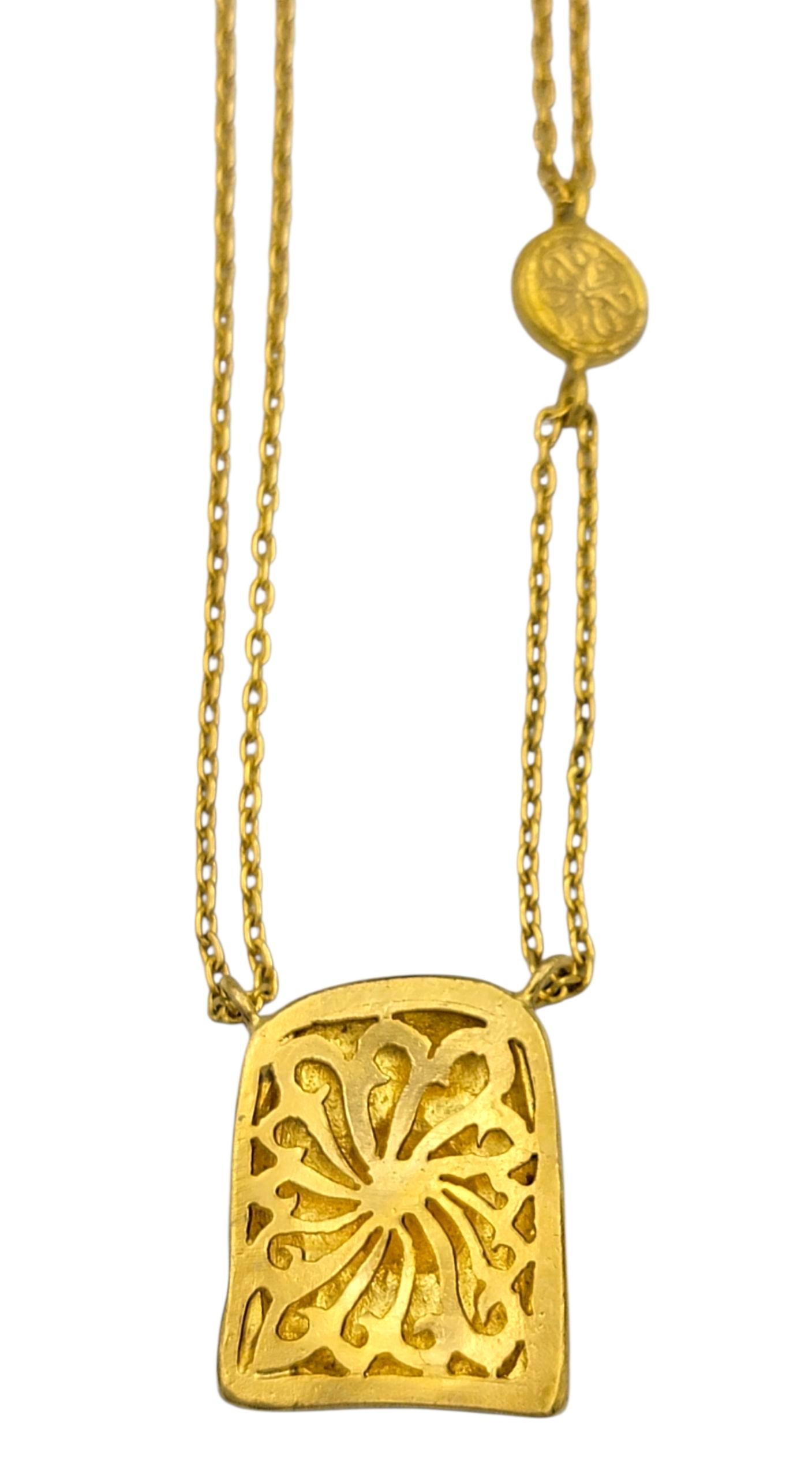 Taille ronde Collier double pendentif tablette avec diamants en or jaune 24 carats en vente