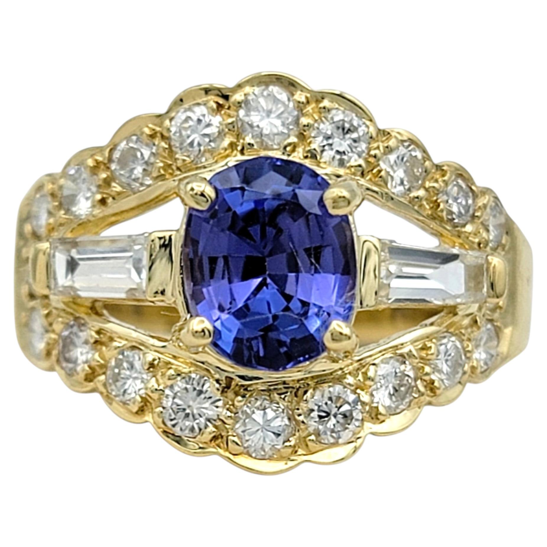 Ring mit Tanzanit und Diamanten, mit gewelltem Rand und Aussparung, aus 14-karätigem Gelbgold im Angebot