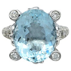 Cocktailring mit einem ovalen Aquamarin von 6,54 Karat und Diamanten aus 18-karätigem Weißgold