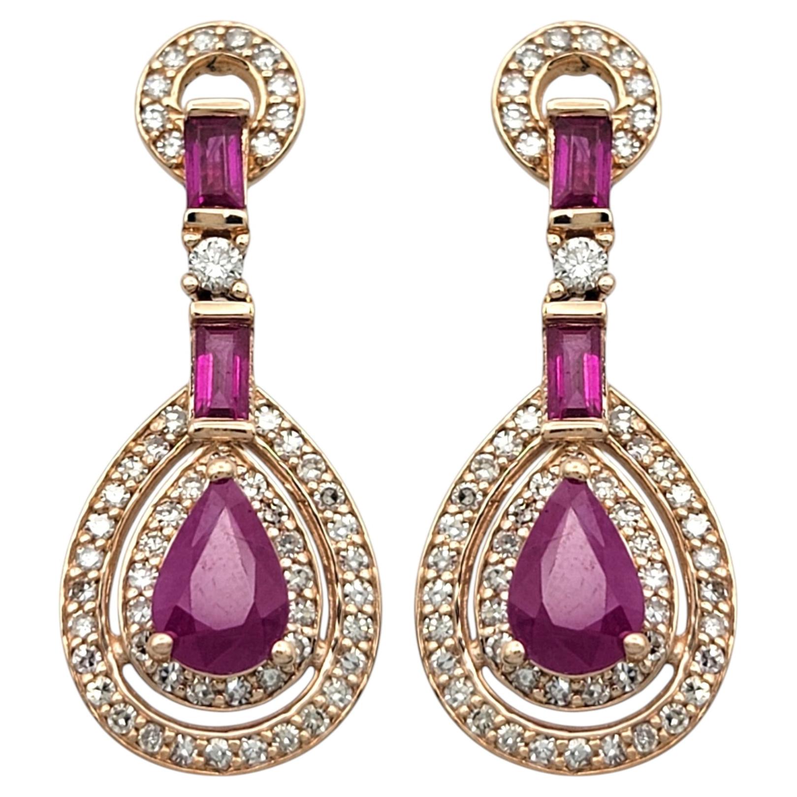 Boucles d'oreilles en forme de larme avec halo de rubis multiples et double rangée de diamants, en or rose 14 carats en vente