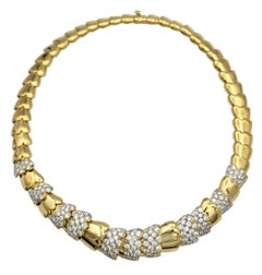 Collar «Valentin Magro» con eslabones en forma de diamante y diseño de escamas superpuestas, en oro de 18 quilates