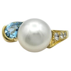 Bague à bande en or jaune 18 carats, sertie d'une perle d'eau douce, d'une topaze bleue et de diamants
