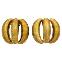 Vintage-Ohrringe von Buccellati im „Torchon“-Stil mit gewölbter Form aus gebürstetem 18-Karat-Gelbgold