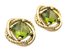 Orecchini a cavo David Yurman con peridoto taglio a cuscino per un totale di 3,52 carati, in oro giallo 18 carati