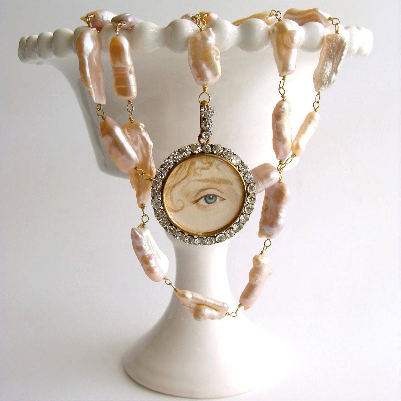 Lover’s Eye Locket Pink Blush Biwa Pearls Necklace In New Condition In Colleyville, TX
