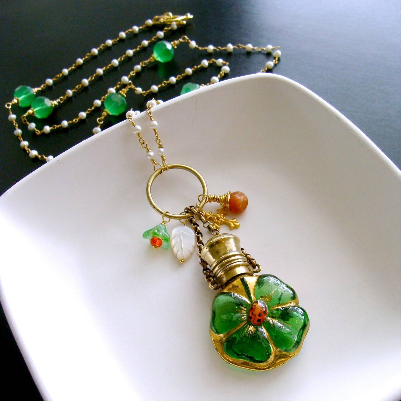 Victorian Four Leaf Clover Ladybug Glass Scent Bottle Necklace In Excellent Condition In Colleyville, TX