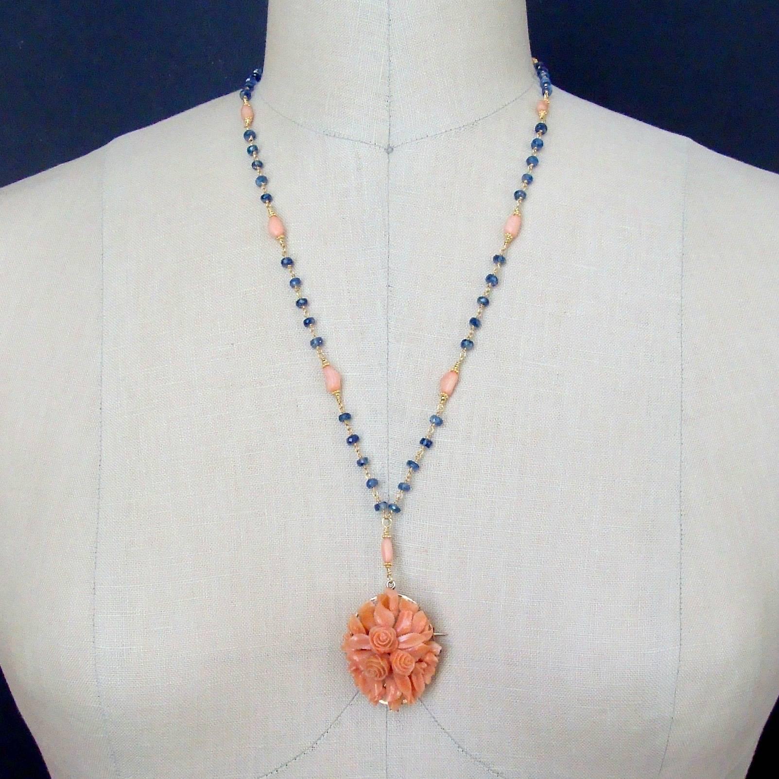 Antique Carved Coral Blue Kyanite Gold Necklace In New Condition In Colleyville, TX