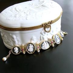 Rubies Freshwater Pearls Black White Cameo Intaglio Yellow Gold Bracelet